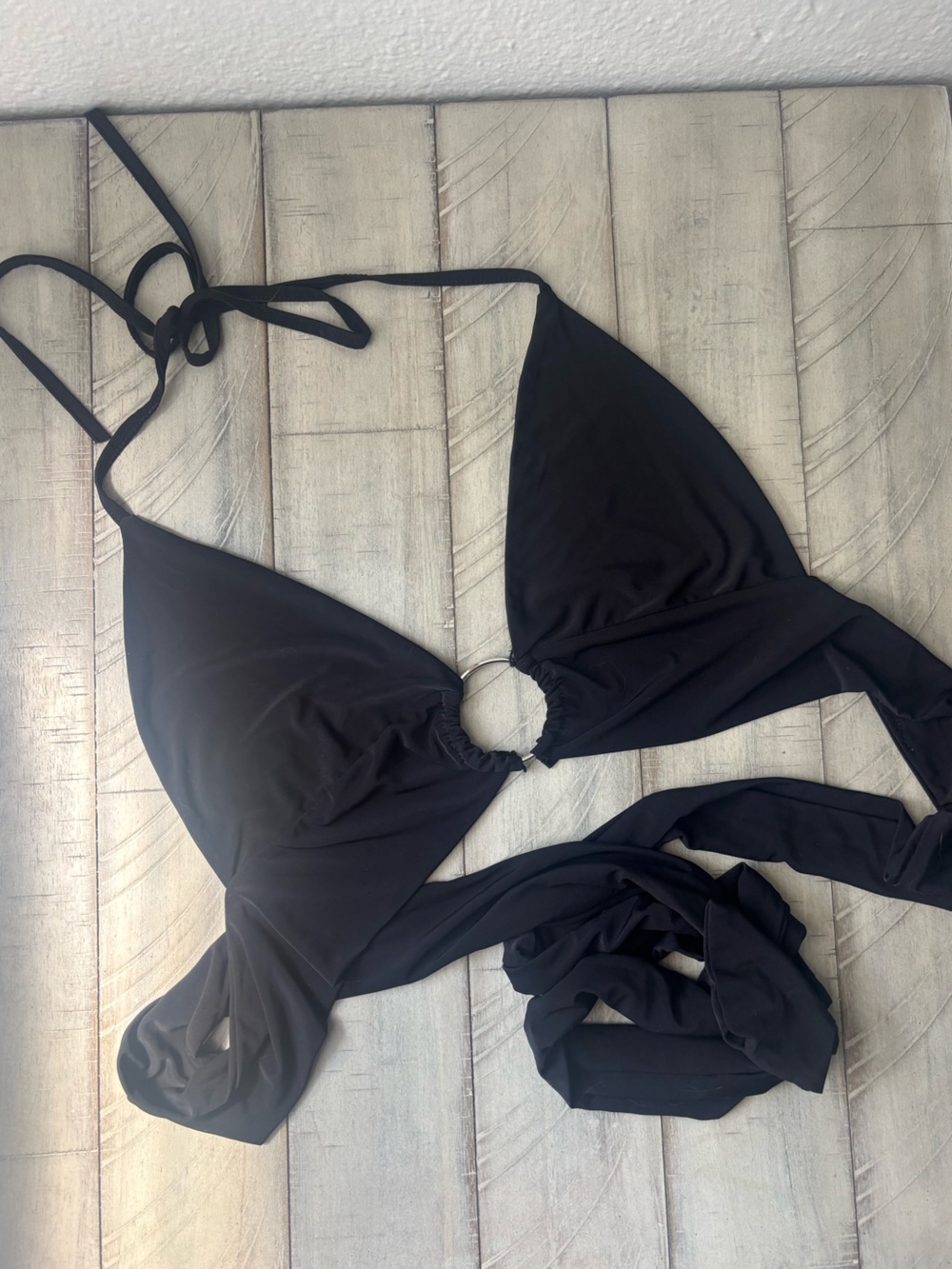 PrettyLittleThing Black Ring-Detail Triangle Tie Top size 4